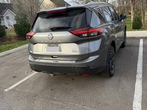 Used 2024 Nissan Rogue SV w/ SV Premium Package image 2