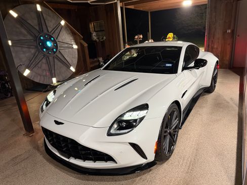 Used 2025 Aston Martin V8 Vantage Coupe RWD image 1