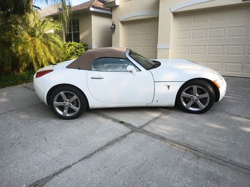 Used 2008 Pontiac Solstice Convertible w/ Premium Package image 4