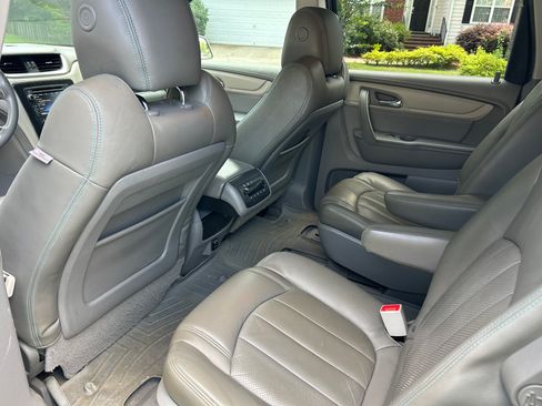 Used 2015 Chevrolet Traverse LT FWD image 18