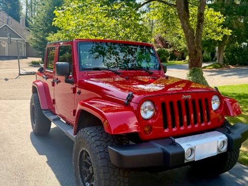 Used 2011 Jeep Wrangler Unlimited Sahara image 2