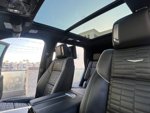 Used 2023 Cadillac Escalade Sport Platinum w/ LPO, ONYX Package AWD/4WD image 18