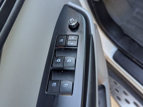 Used 2019 Toyota Highlander XLE image 13