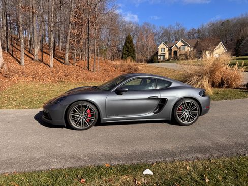 Used 2025 Porsche 718 Cayman GT4 image 1