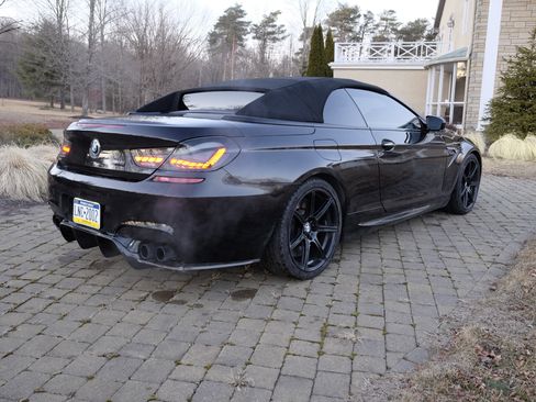 Used 2016 BMW M6 Convertible image 9