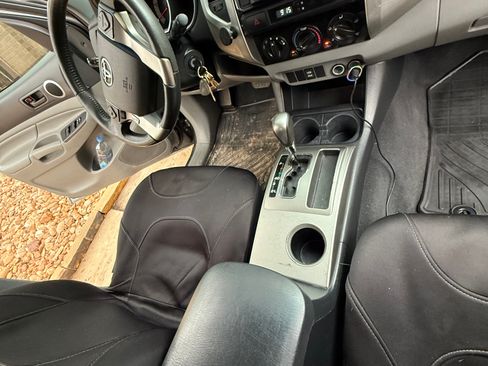 Used 2014 Toyota Tacoma PreRunner w/ SR5 Package image 14