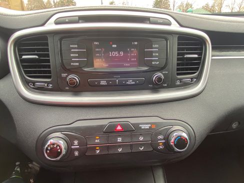 Used 2016 Kia Sorento LX image 23