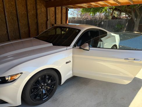 Used 2017 Ford Mustang GT Premium w/ Black Accent Package RWD image 15