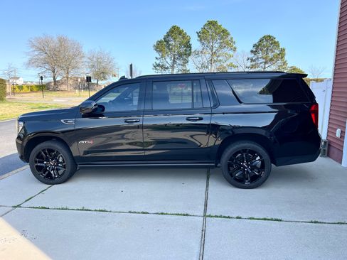 Used 2022 GMC Yukon XL AT4 image 13
