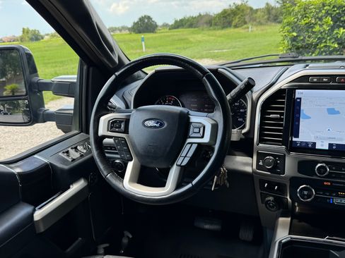 Used 2022 Ford F250 Lariat w/ Lariat Value Package AWD/4WD image 9