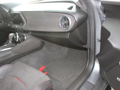 Used 2020 Chevrolet Camaro ZL1 image 22