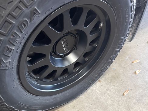 Used 2021 Toyota Tacoma TRD Sport w/ Technology Package image 2