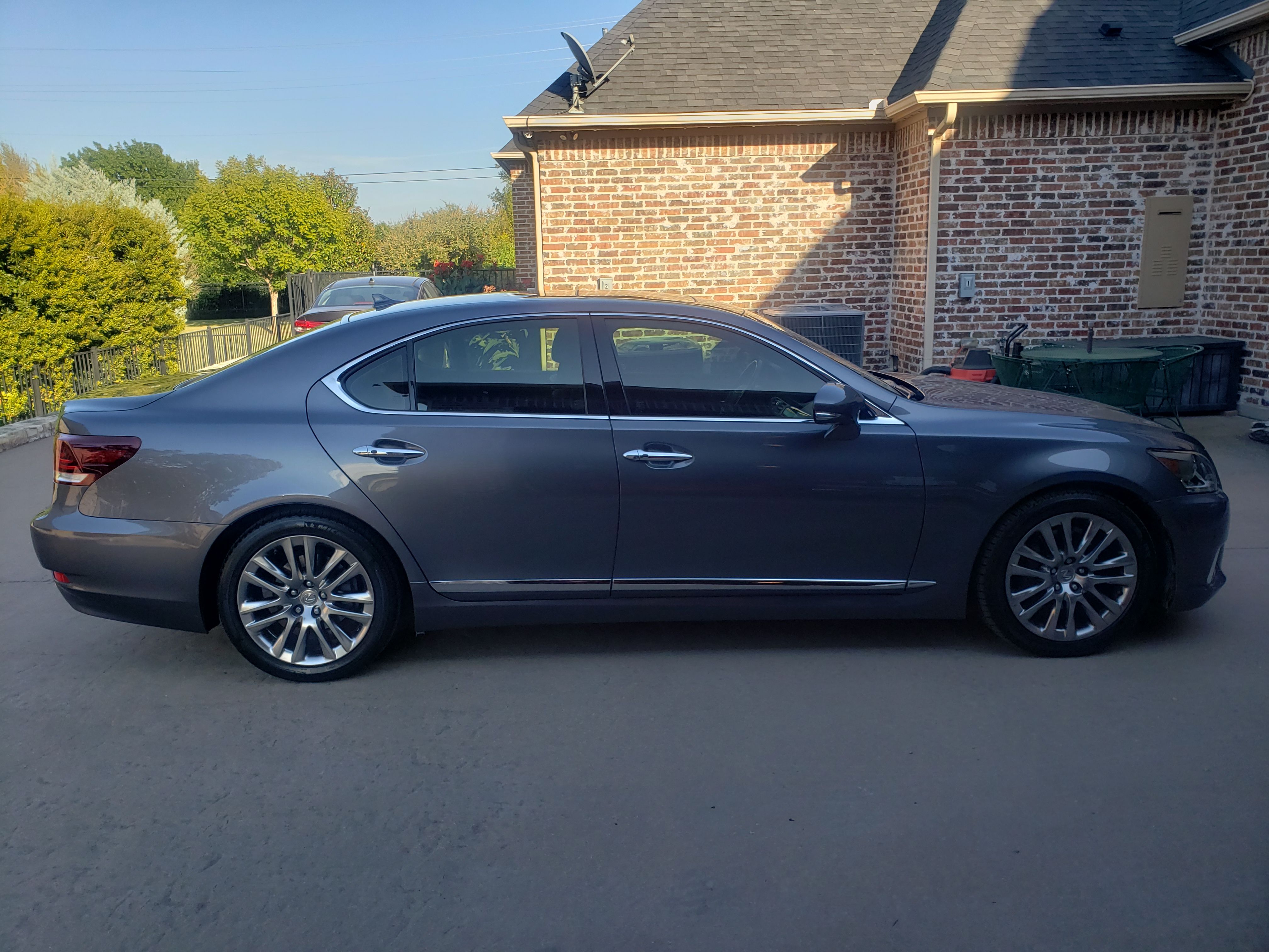 Used 2013 Lexus LS 460 RWD image 8