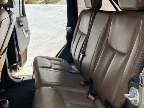 Used 2015 Jeep Wrangler Unlimited Rubicon w/ Connectivity Group image 8