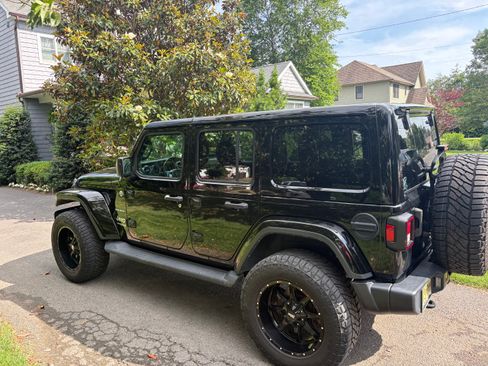 Used 2022 Jeep Wrangler Unlimited Sahara w/ Cold Weather Group AWD/4WD image 2