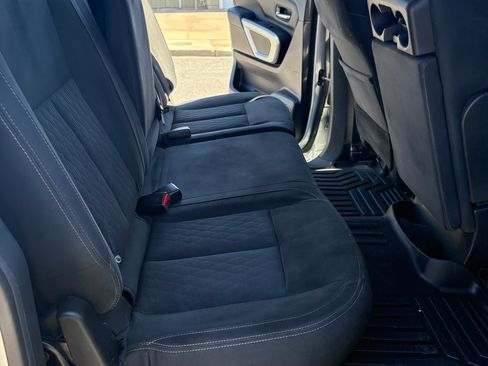 Used 2017 Nissan Titan SV AWD/4WD image 4