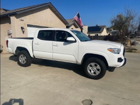 Used 2021 Toyota Tacoma SR image 1