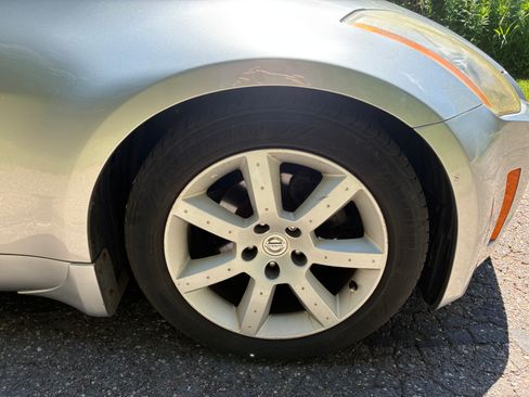 Used 2004 Nissan 350Z Enthusiast RWD image 9