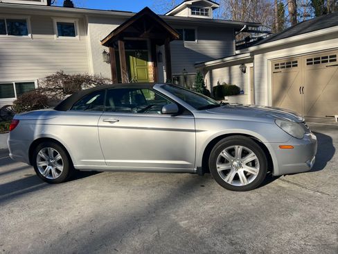 Used 2010 Chrysler Sebring Touring w/ Special Touring Group image 2
