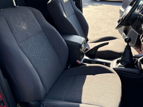 Used 2017 Toyota Tacoma TRD Off-Road image 17