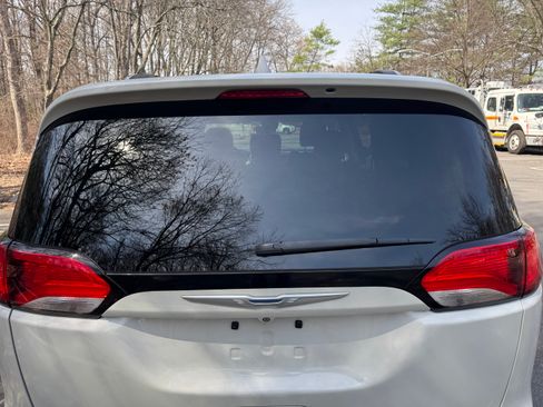 Used 2017 Chrysler Pacifica Touring-L Plus w/ Advanced Safetytec Group image 14