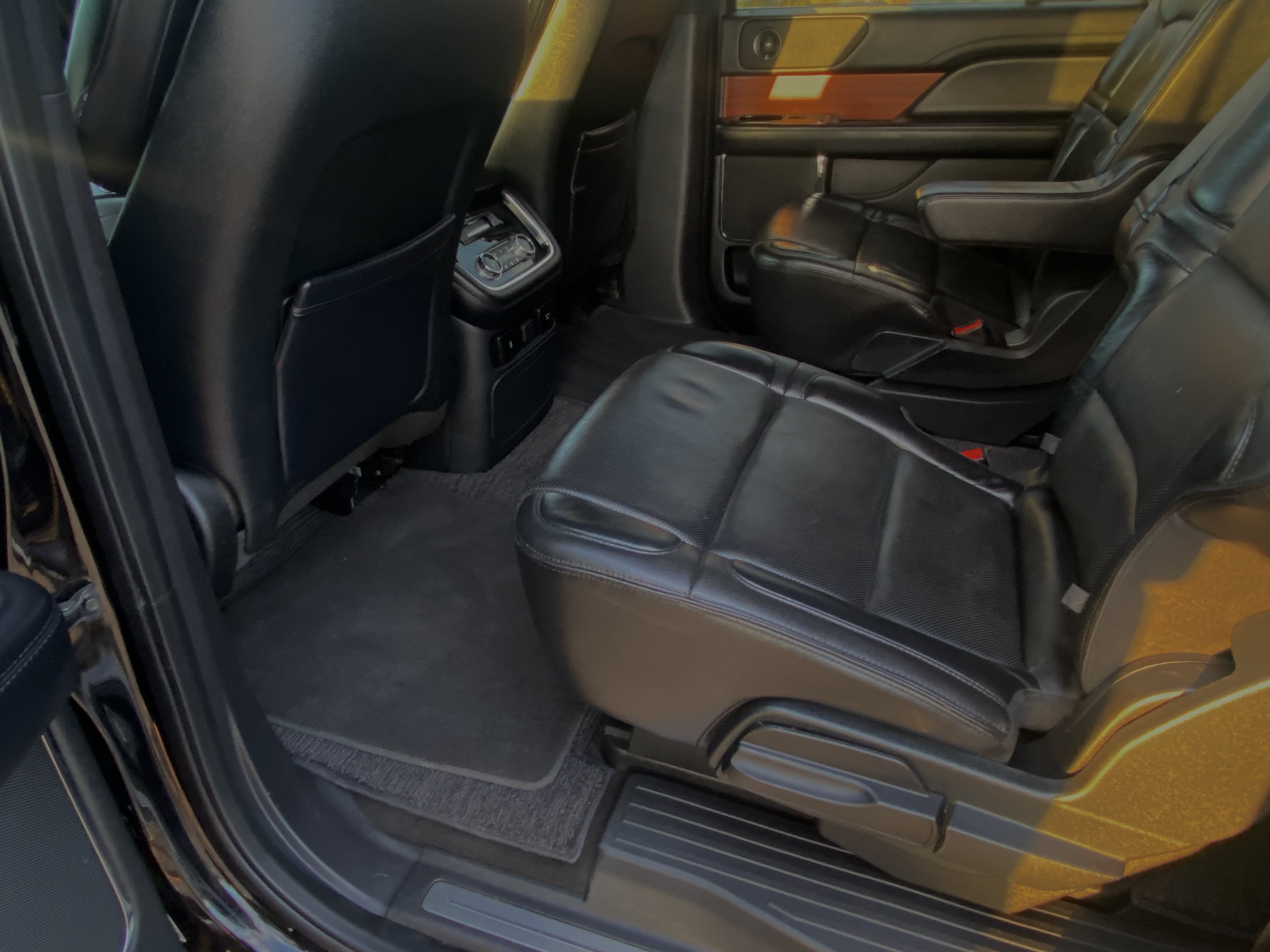 Used 2018 Lincoln Navigator L Select RWD image 9