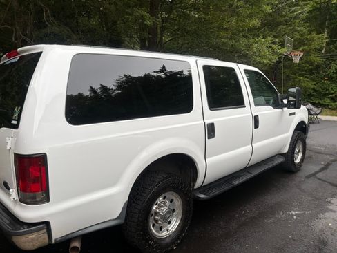 Used 2004 Ford Excursion XLT AWD/4WD image 4