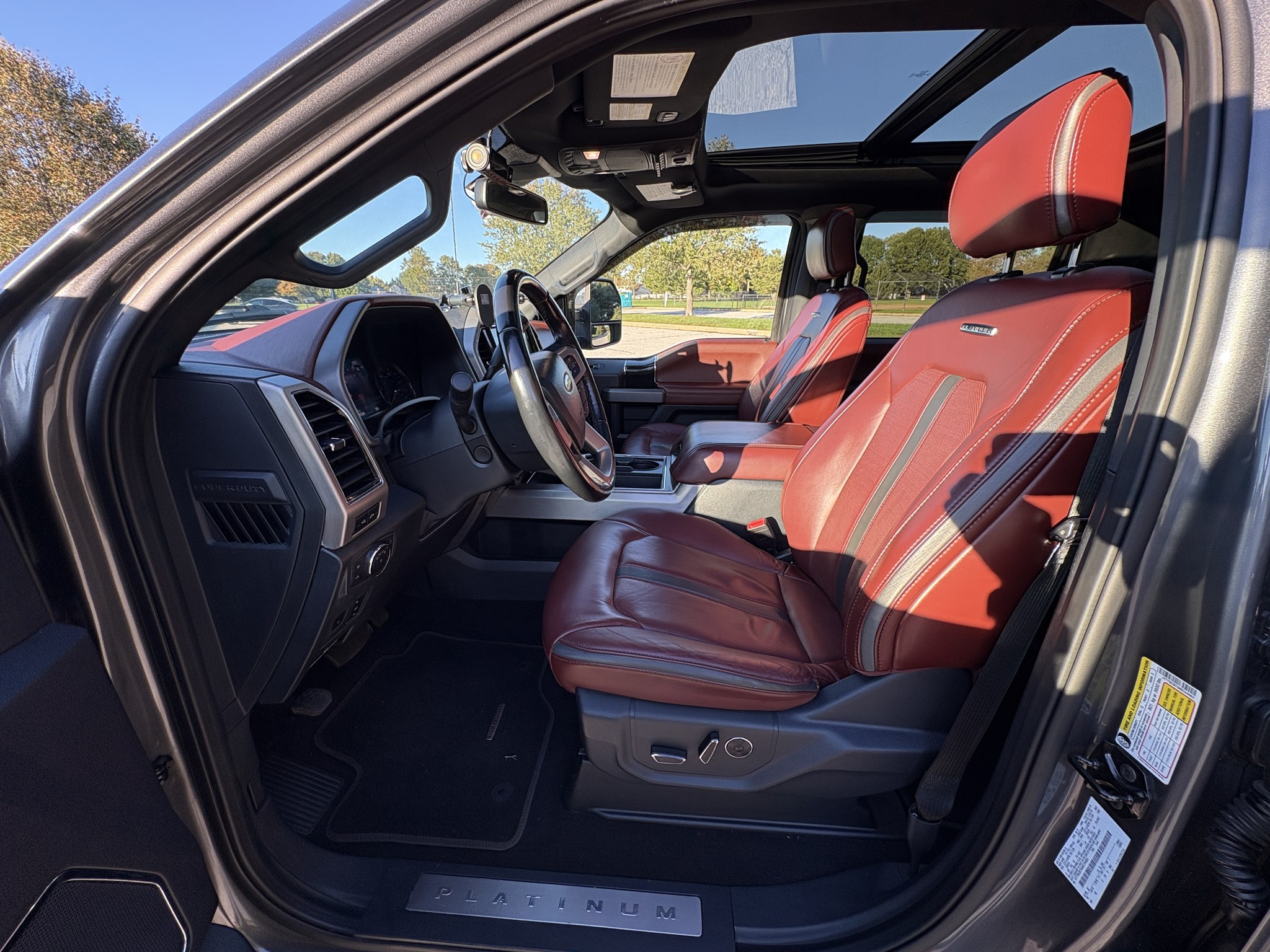 Used 2022 Ford F250 Platinum w/ FX4 Off-Road Package AWD/4WD image 13