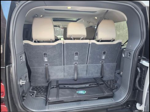 Used 2023 Land Rover Defender 130 S image 17