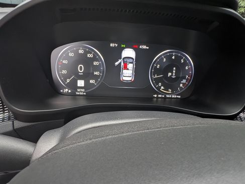 Used 2022 Volvo XC40 T5 R-Design image 8