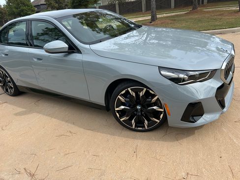 Used 2024 BMW 530i w/ M Sport Package RWD image 1