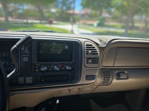 Used 1997 Chevrolet Tahoe Sport Utility 2D w/ Preferred Equipment Group 2 image 8