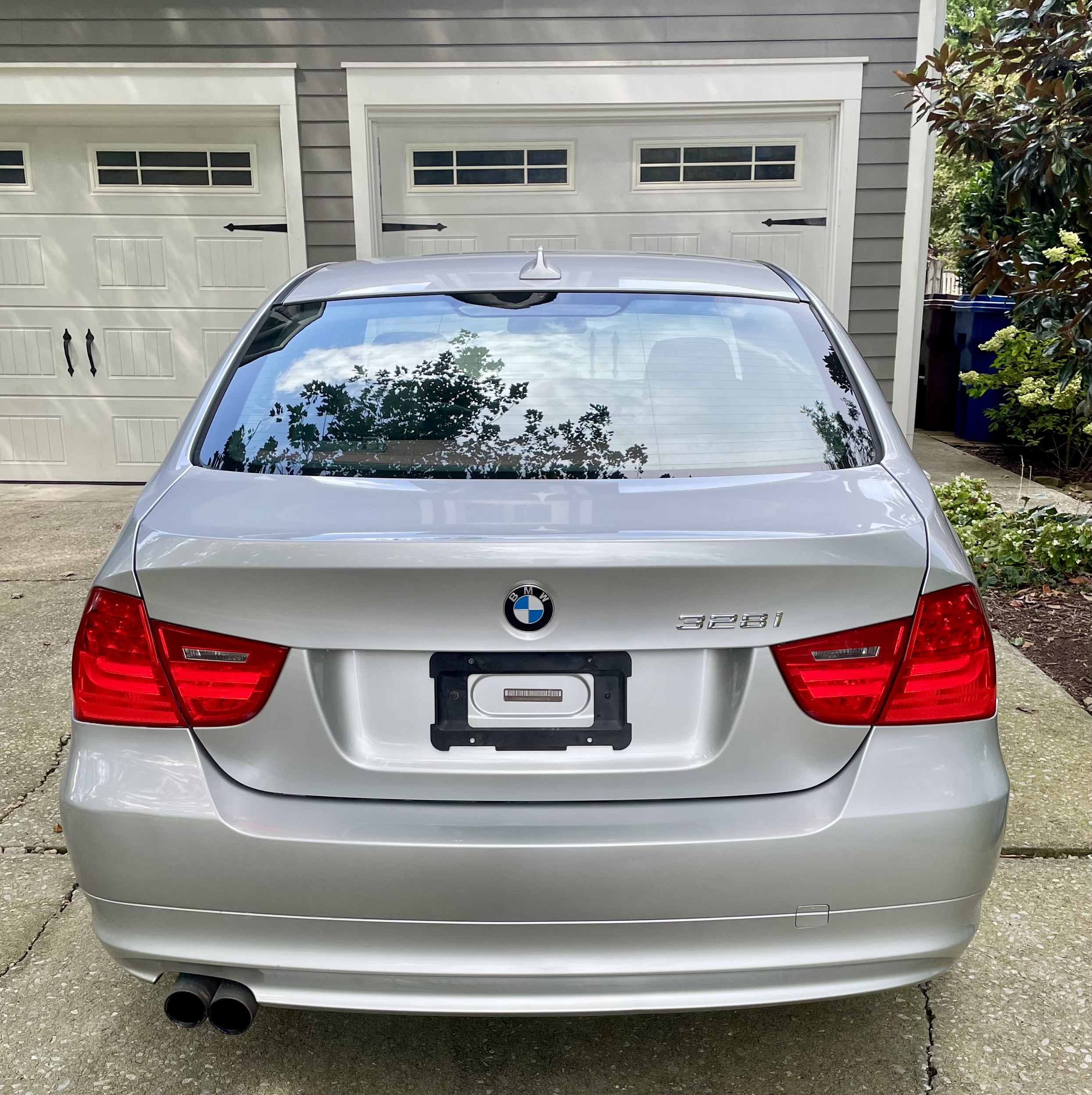 Used 2011 BMW 328i xDrive Sedan AWD/4WD image 4