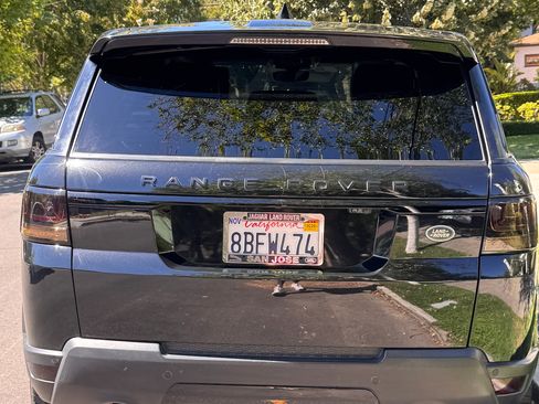 Used 2017 Land Rover Range Rover Sport HSE image 4