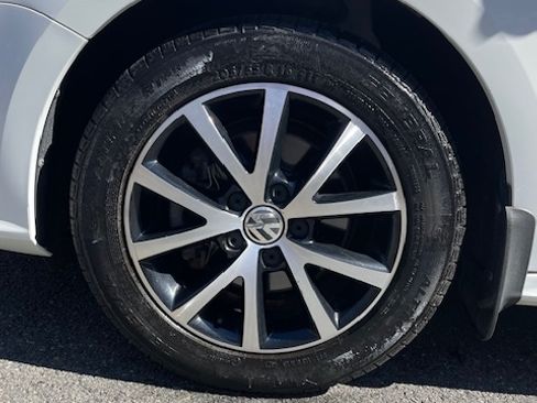 Used 2017 Volkswagen Jetta SE image 14