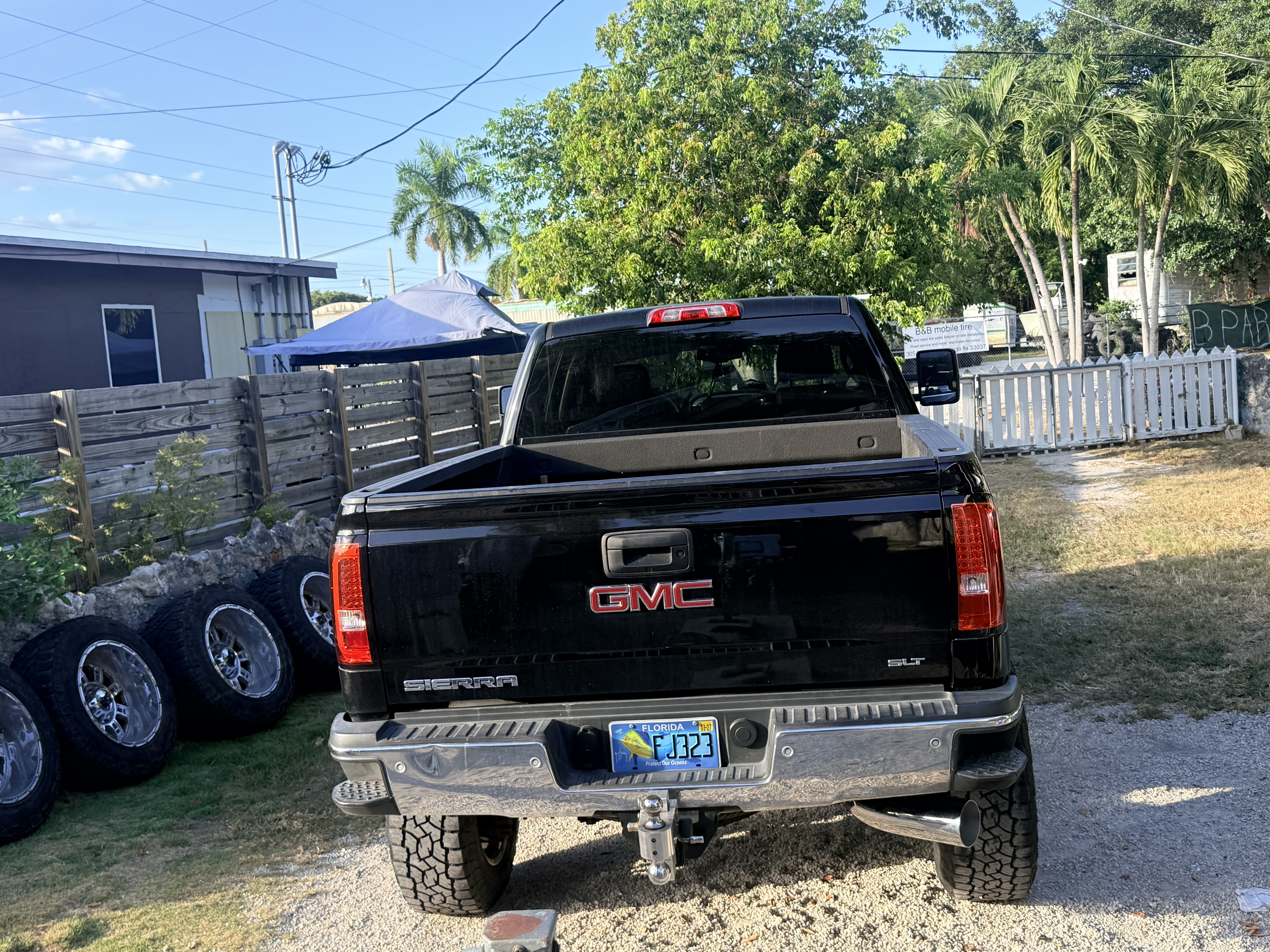 Used 2015 GMC Sierra 2500 SLT w/ Duramax Plus Package AWD/4WD image 6