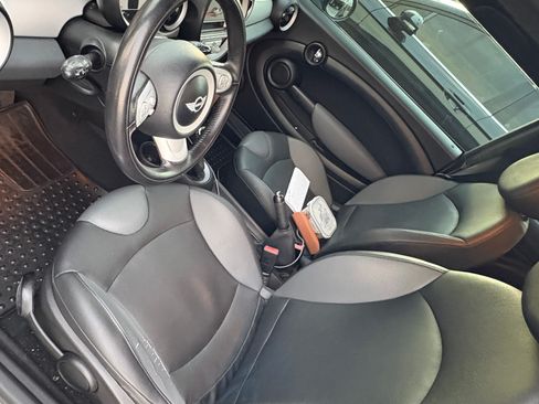 Used 2010 MINI Cooper Hardtop image 6
