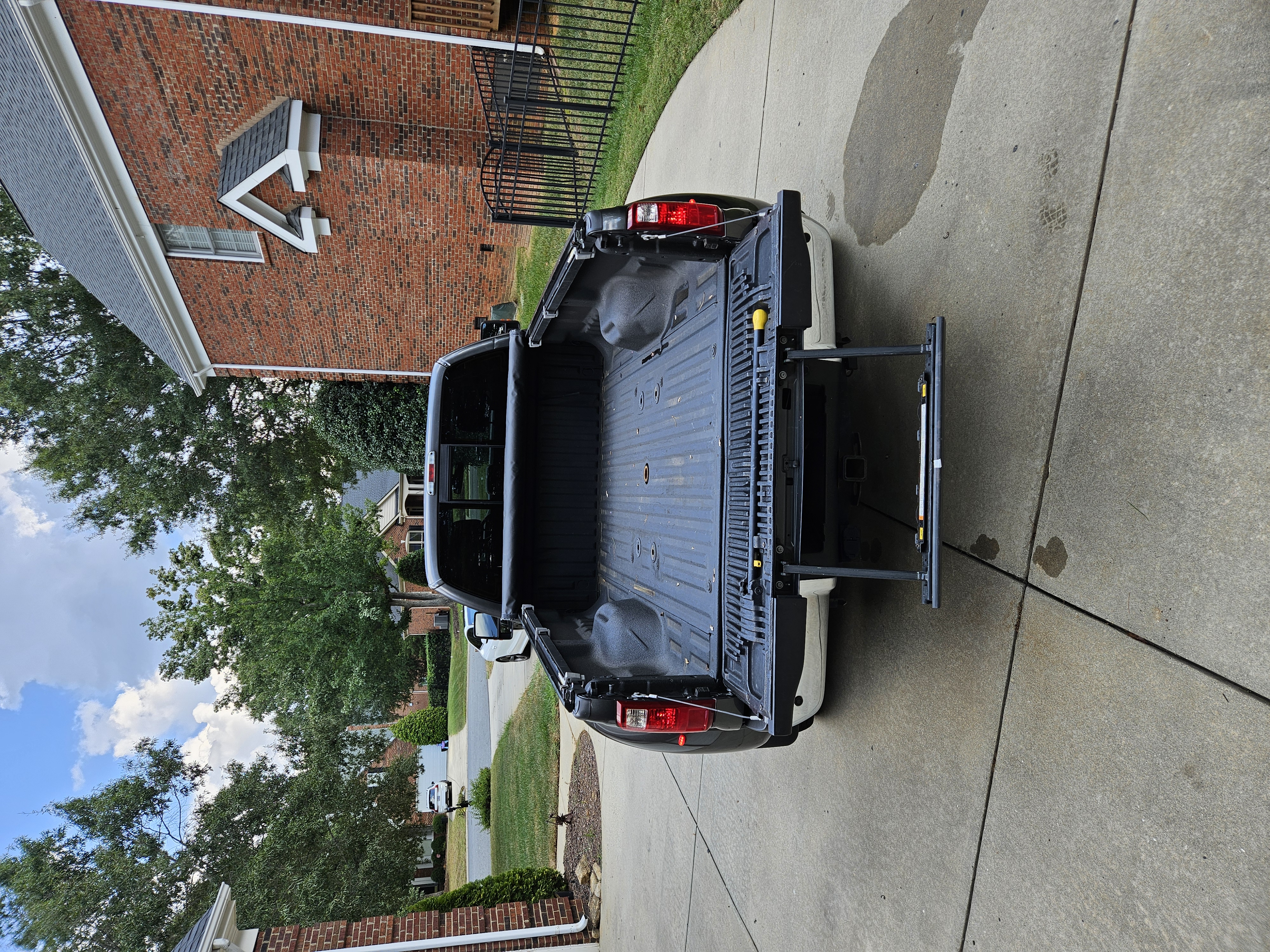 Used 2015 Ford F350 Lariat w/ Lariat Interior Package RWD image 6