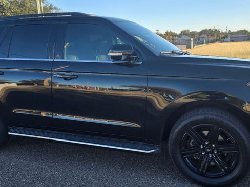 Used 2020 Ford Expedition XLT w/ Equipment Group 202A image 7