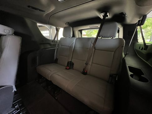 Used 2023 Chevrolet Suburban LT w/ LT Signature Plus Package AWD/4WD image 31