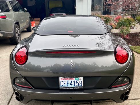 Used 2014 Ferrari California image 5