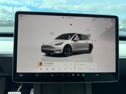 Used 2023 Tesla Model Y Performance image 13