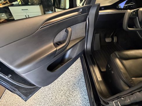 Used 2022 Tesla Model X image 17