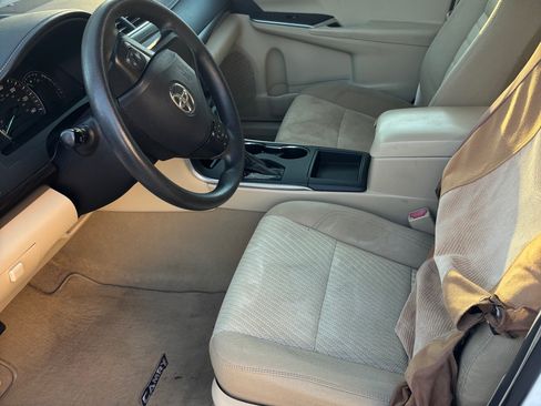Used 2015 Toyota Camry LE image 7