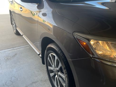 Used 2013 Nissan Pathfinder SV image 4