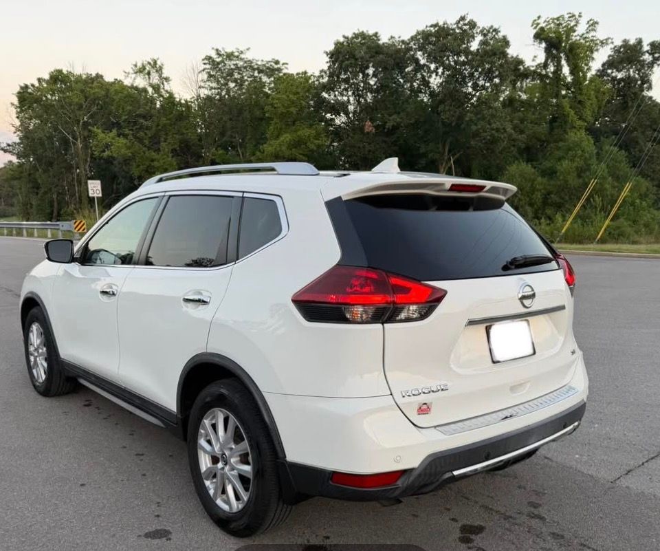 Used 2020 Nissan Rogue SV FWD image 5