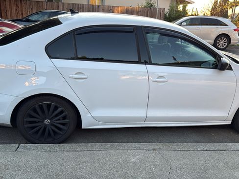 Used 2016 Volkswagen Jetta Sport image 2