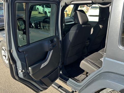 Used 2016 Jeep Wrangler Unlimited Sahara w/ Connectivity Group image 19