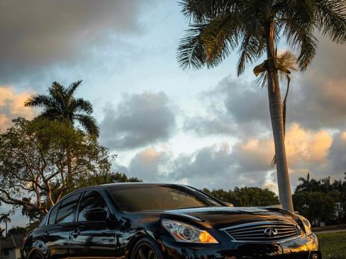 Used 2011 INFINITI G37 37x Sedan 4D w/ Premium Pkg image 1
