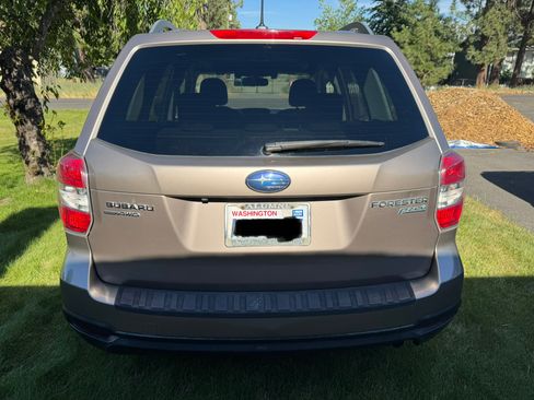 Used 2015 Subaru Forester 2.5i Premium AWD/4WD image 8